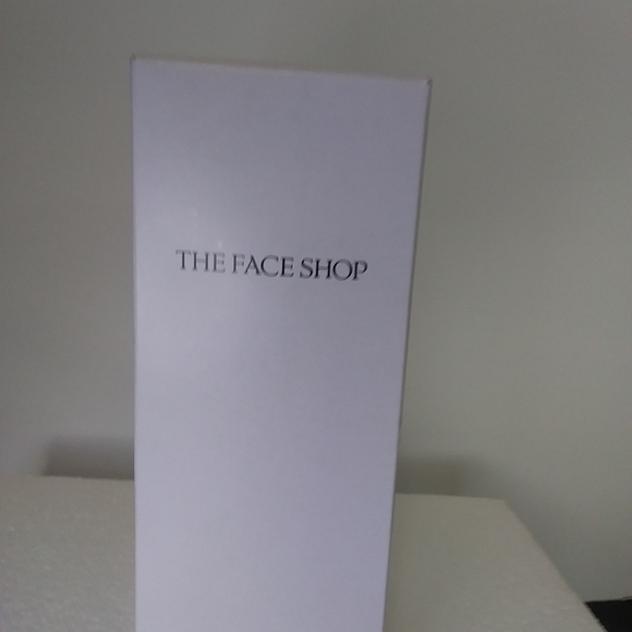 Avon Jeju Aloe, The Face Shop by Avon - Picture 3 of 4